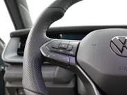 Volkswagen Tayron 1.5 204pk DSG eHybrid R-Line Edition · Panoramadak · 360 Camera · Inklap. Trekhaak · Matrix LED · Dodehoeksensor · Keyless · Garantie t/m 04-08-2029 of 100.000km