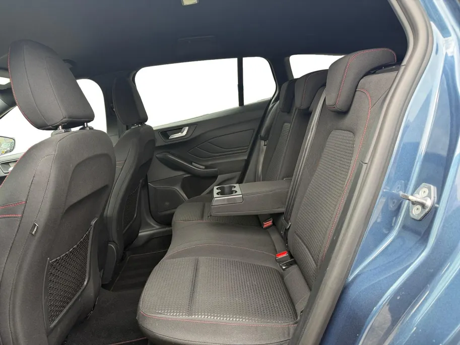 Ford Focus Wagon 1.0 EcoBoost Hybrid ST Line X | NL auto | Dealer onderhouden | 155 pk |  Automaat | BLIS| Adapt. cruise control | Winter pack | Parkeersensoren voor en achter | Achteruitrijcamera | Elektr. achterklep | B&O audio | 18' lichtmetalen velgen | Bovag ga