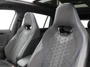 Volkswagen Tayron 1.5 eHybrid 272pk DSG R-Line Edition · Panoramadak · Inklap. Trekhaak · 360 Camera · Matrix LED · Stuur- & Stoelverwarming · Keyless · Garantie t/m 03-11-2029 of 100.000km