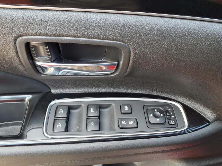 Mitsubishi Outlander 2.4 PHEV Pure Apple Carplay/Android Auto , electronic climate controle , cruise control , kunstlederen bekleding , lichtmetalen velgen 16' , voorstoelen verwarmd