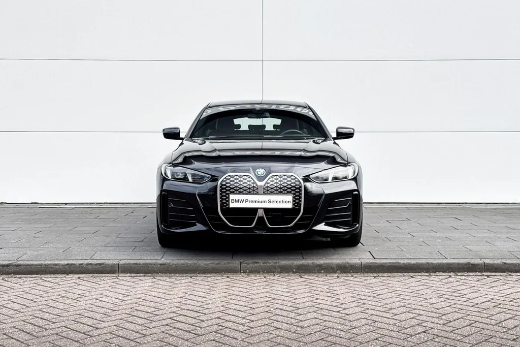 BMW i4 eDrive35 70 kWh