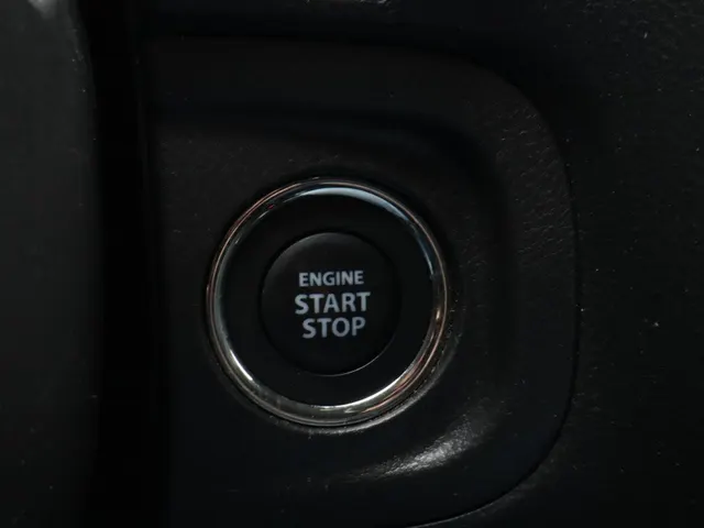 Suzuki Vitara 1.4 BoosterJet Hybrid Style Trekhaak | Adaptive Cruise | Two tone