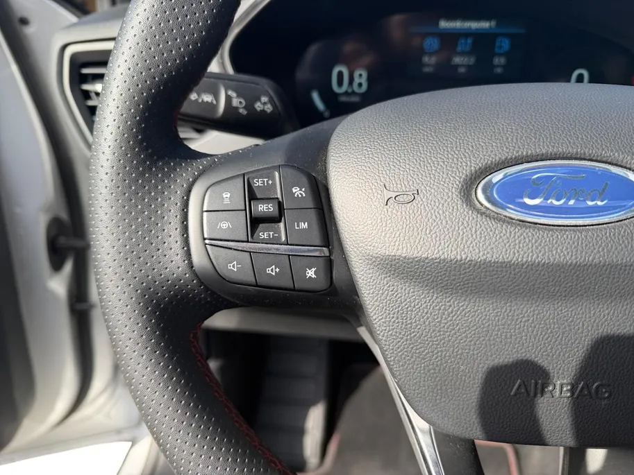 Ford Focus Wagon 1.0 EcoBoost Hybrid ST Line X | Automaat | Pano dak | BLIS | Adapt. Cruise control | Winter pack | Draadloos opladen mobiel | Parkeersensoren voor en achter | Achteruitrijcamera | B&O audio | Bovag garantie |