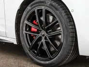 Audi A5 Avant 2.0 367pk S-tronic e-hybrid quattro S edition · 360 Camera · Wegklapbare Trekhaak · Bang & Olufsen Audio · Bijrijder Display · Zwart Optiek · 19'' Inch · Garantie t/m 26-07-2030 of 100.000