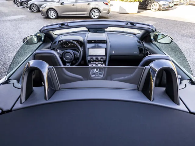 Jaguar F-TYPE P575 AWD R 75
