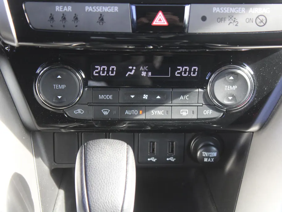 Mitsubishi Eclipse Cross 1.5 DI-T First Edition | Trekhaak | 18' LM | HUD | 360 Camera | Dodehoek detectie | Navi | Stoelverwarming | Dealeronderhouden | 1e eigenaar |
