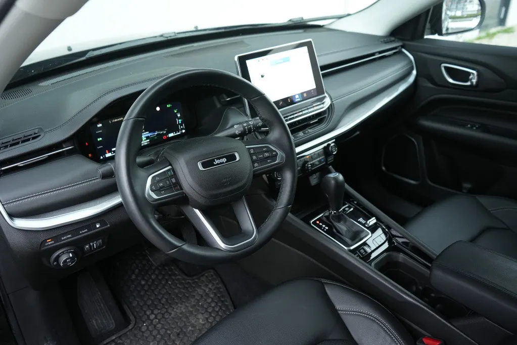 Jeep Compass 4xe 240 PK Hybrid S | Leder | Navi | Winter | Camera | 19'