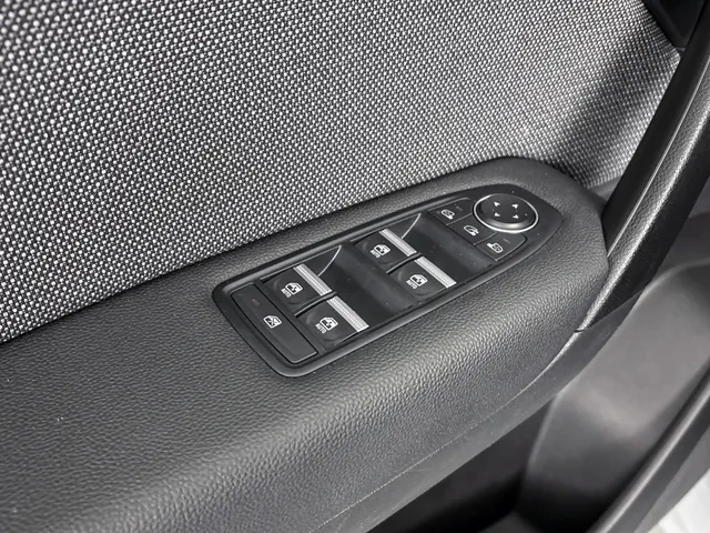 Renault Captur 1.8 E-Tech full hybrid 160 techno | CAMERA | NAVI