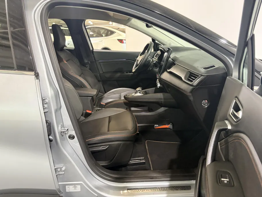 Renault Captur 130PK TCe Initiale Paris Automaat | 360 Camera | Cruise Control Adaptief | Parkeersensoren | Stoel & Stuurwiel Verwarming | Climate Control | Licht & Regen Sensor | Dodehoek Detectie |
