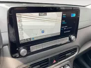 Hyundai Kona EV Comfort 64 kWh | Warmtepomp | 100% SOH | Adaptive cruise control | Apple Carplay & Android Auto | Achteruitrijcamera | Parkeersensoren achter | Keyless entry | DAB radio |