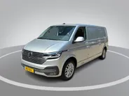 Volkswagen Bedrijfswagens Transporter 2.0 TDI 150pk DSG L2H3 28 Bulli · Camera · Apple/Android Car Play · Trekhaak · Adaptive Cruise Control · Alarmklasse 3 · Navigatie · Elek. Inklapbare Spiegels ·