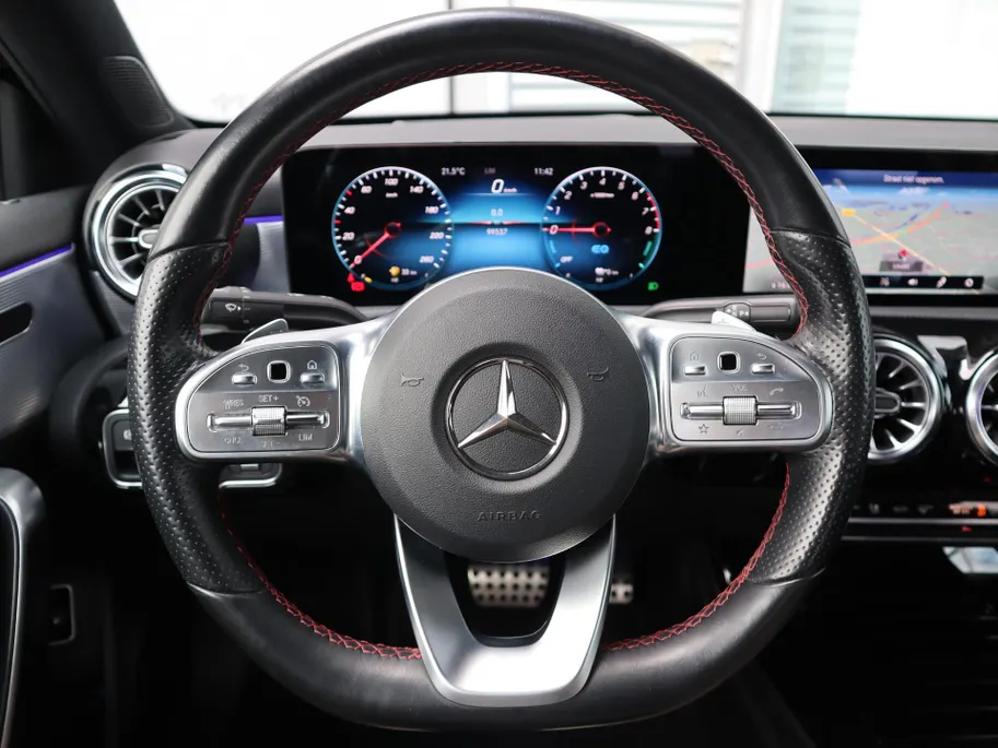Mercedes-Benz A-Klasse 250 e AMG Line | HUD | Multispaak | LED | Navigatie | Camera | Automaat
