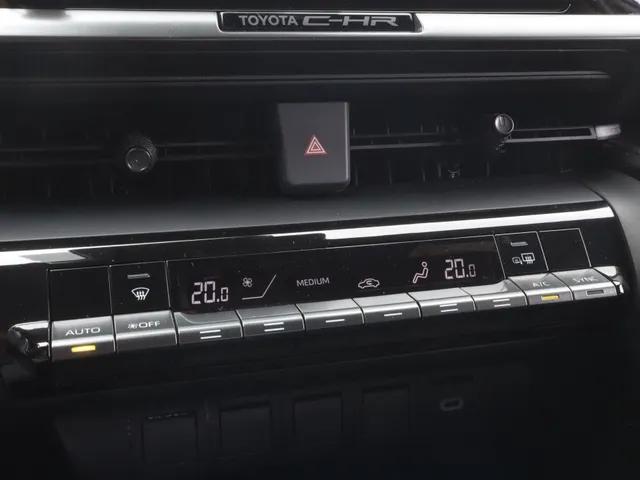 Toyota C-HR 1.8 Hybrid 140 Dynamic | Blindspot | Parkeersensoren V+A