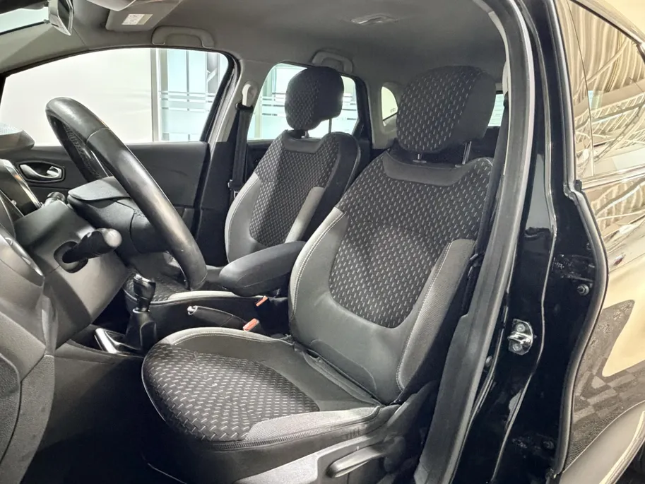 Renault Captur 90PK TCe Intens | Trekhaak | Navi | Climate Control | Bluetooth | Camera | Parkeersensoren | Cruise Control | Armsteun | Licht & Regen Sensor | Blind Spot |