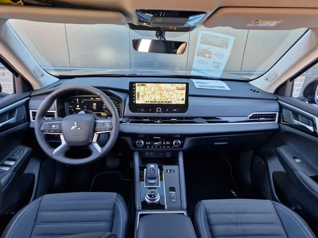 Mitsubishi Outlander 2.4i PHEV First Edition ( meerdere kleuren op voorraad )