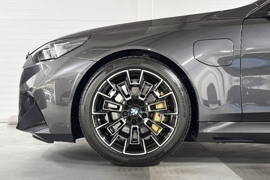 BMW M5 Sedan M5
