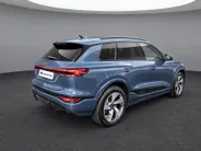 Audi Q6 e-tron S edition 83 kWh 252 PK · Adaptieve luchtvering · Glazen panoramadak · Trekhaak elek. wegklapbaar