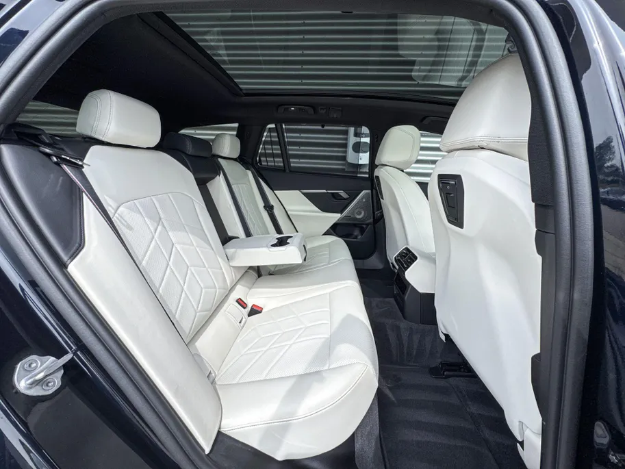 BMW 5 Serie Touring 550e xDrive