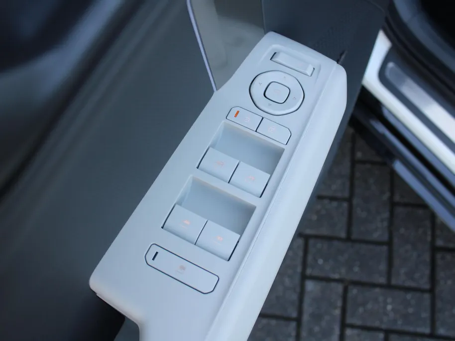 Kia EV3 GT-Line 81.4 kWh | Stuur-/stoelverwarming | Schuifdak | Camera | Dodehoek detectie | Elek. stoelverstelling | 19' LM | LED | Telefoonlader |