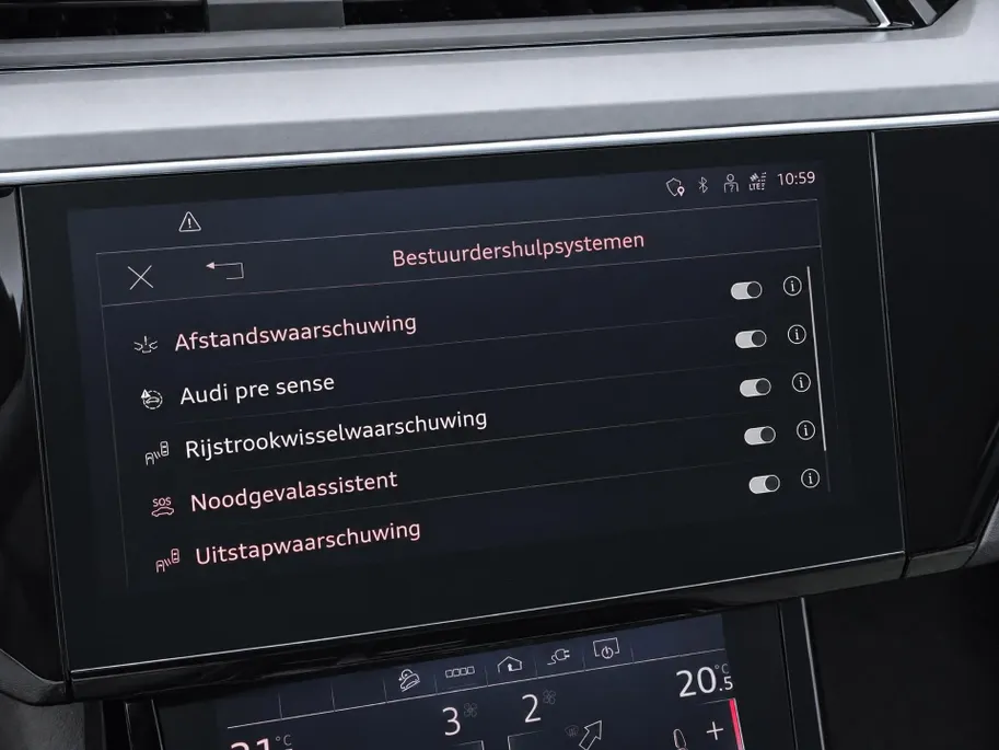 Audi e-tron 55 quattro edition 95 kWh 408pk · Panoramadak · 360 Camera · Afneembare Trekhaak · Lederen Bekleding · Elek. Stoelen + Geheugen Bestuurder ·