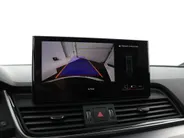 Audi Q5 Sportback 50 TFSIe 299pk S edition Competition · Camera · Inklap. Trekhaak · Matrix LED · Dodehoeksensor · Stuur- & Stoelverwarming · Elektrische stoelverstelling · Apple/Android Car Play · Garantie t/m 24-06-2030 of 100.000km