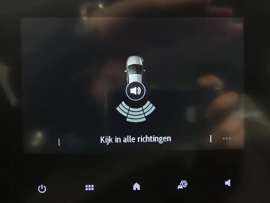 Renault Clio 1.0 TCe 90 GPF evolution | Carplay | Cruise Control | Bluetooth | Elektrische Spiegels | Parkeersensoren | Airco | 12 Maanden BOVAG Garantie |