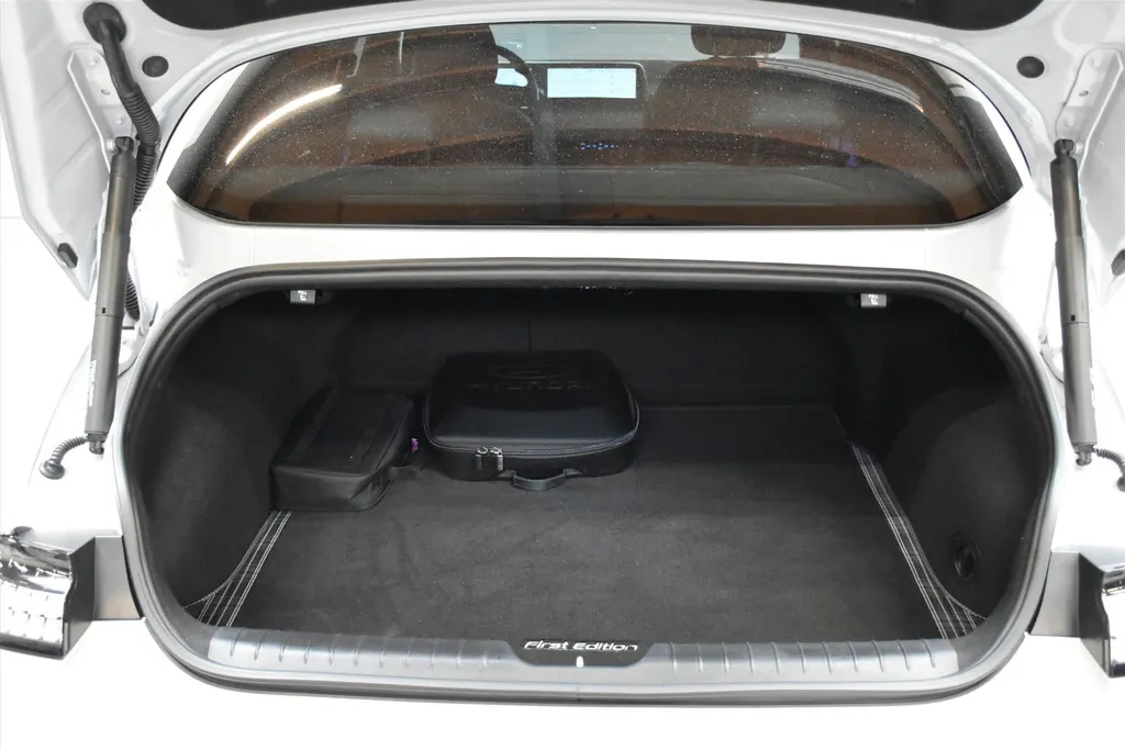 Hyundai IONIQ 6 77,4 kWh 325pk AWD First Edition I SOH 100% I Afn. trekhaak