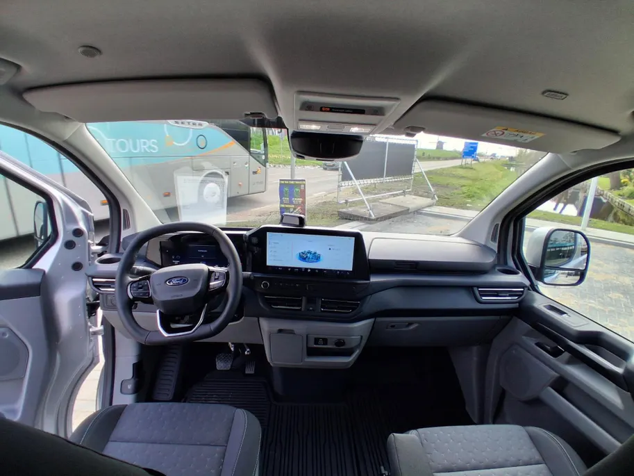 Ford Transit Custom 2.5 PHEV 233 pk L2H1 320 Limited Dubbele cabine