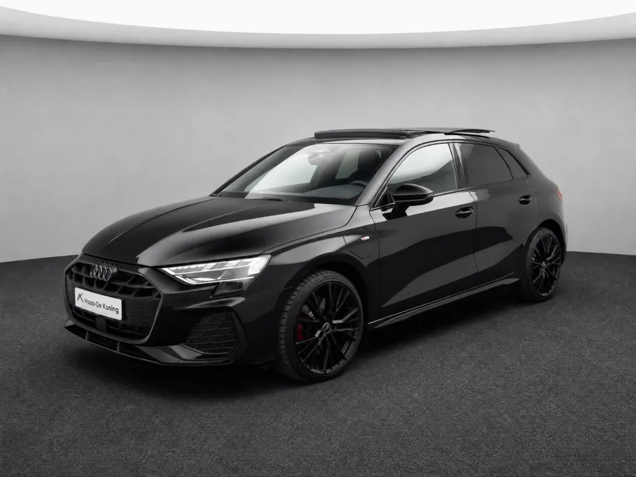 Audi A3 Sportback 45 TFSI e S edition Competition Panoramadak · SONOS Sound System · 19'' lichtmetalen velgen · Sportstoelen alcantara · MEGA Sale