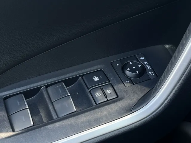 Toyota RAV4 2.5 Plug-in Style Bi-Tone | 360 Camera | Trekhaak 1500KG trekgewicht