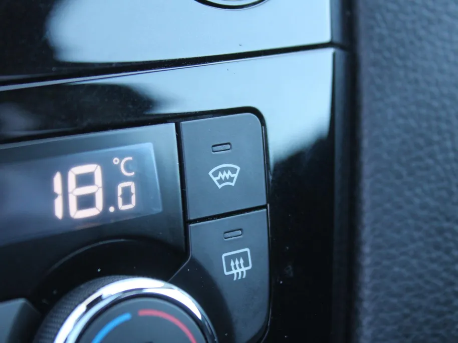 Nissan QASHQAI 1.2 Tekna | Trekhaak | 360 Camera | Pano dak | Stoel-/voorruitverwarming | Dodehoek detectie | Elek. stoelverstelling | Clima | 19' LM | 1e eigenaar |