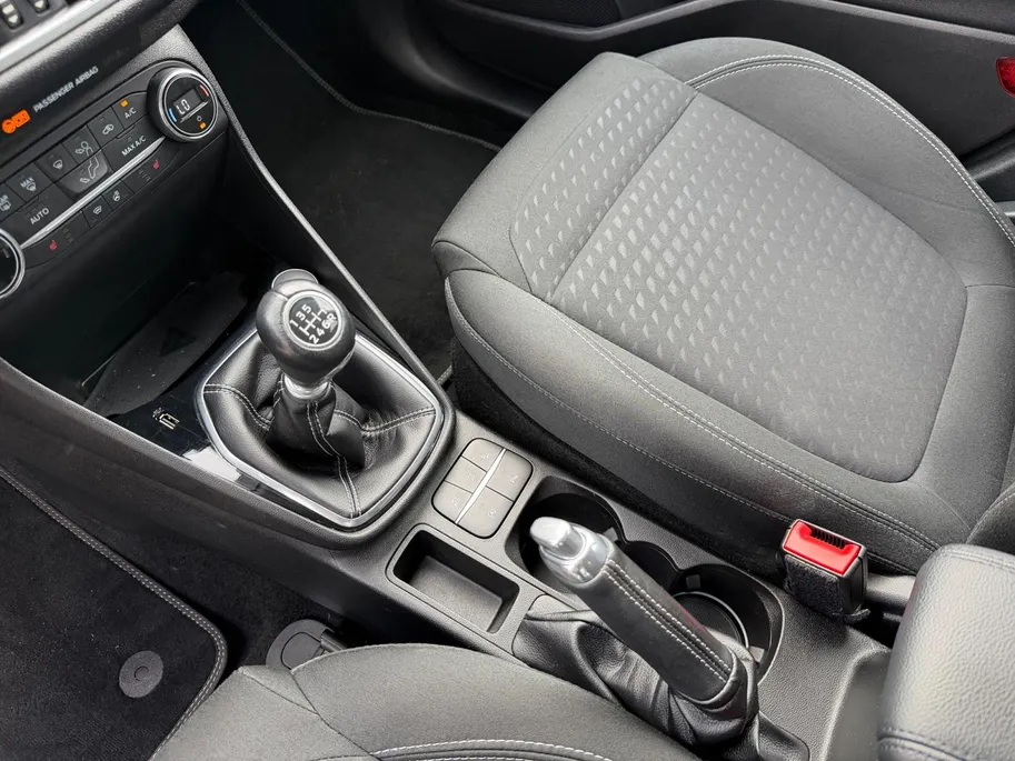 Ford Fiesta 1.0 EcoBoost Titanium | Stoel/Stuur en voorruit verwarming | Navigatie | Apple Carplay | Android Auto | Achteruitrijcamera | All Season Banden |