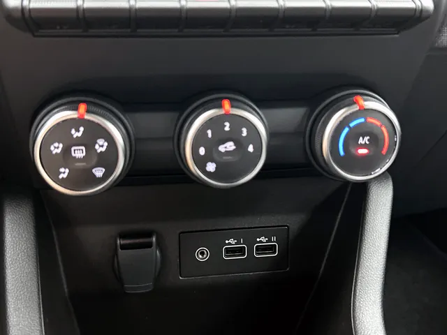Renault Clio TCe 90PK GPF evolution | CAMERA | NAVI | DEALER ONDERHOUDEN | STOEL VERWARM. | PARK. SENSOREN | CARPLAY
