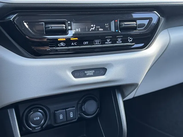 Suzuki Swift 1.2 Select Smart Hybrid | Lage Kilometerstand | All Season Banden | Apple Carplay & Android Auto | 16" LM Velgen | Airco | Cruise Control