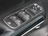 Mercedes-Benz GLA 200 Business Solution AMG l Trekhaak l Stoelverwarming l Memory