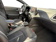 Kia ProCeed 1.0i Turbo GT-Line 120 PK | Cruise Control | Climate & cruise control | Panoramadak | Stoel & stuurverwarming | Elektrische Kofferbak | Navigatie | Apple Carplay/Android Auto | Fabrieksgarantie | NAP