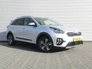 Kia Niro 1.6 GDi Hybrid DynamicPlusLine | Stuur-/stoelverwarming | Camera | Leer | Navi | Clima | Cruise adapt. | LED | Keyless | 16' LM |