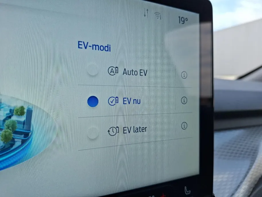 Ford Kuga 2.5 PHEV Titanium | Winterpack | Climate Control | Camera | Apple Carplay&Android Auto | Parkeersensoren | Navigatie | 17' Lichtmetaal |