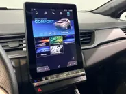 Renault Captur 145PK E-Tech full hybrid techno Automaat | 1ste Eigenaar | Google Built-in | Apple Carplay/Android Auto | Camera | Parkeersensoren | Lichtmetalen Velgen | LED Lampen | Digitale Cockpit | Licht & Regen Sensor | Armsteun |