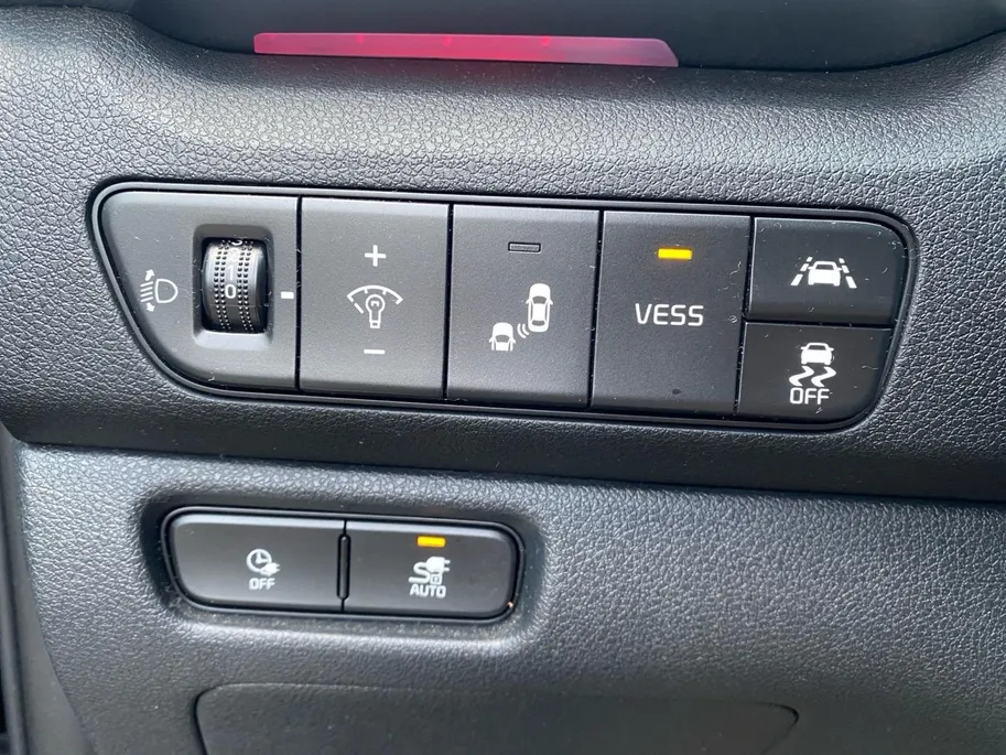 Kia e-Niro ExecutiveLine 64 kWh | Climate control | Leder | Stoel + stuurverwarming en ventilatie | Schuif/kanteldak | Navigatie | 17 inch LM-velgen | Keyless | SOH 97% |