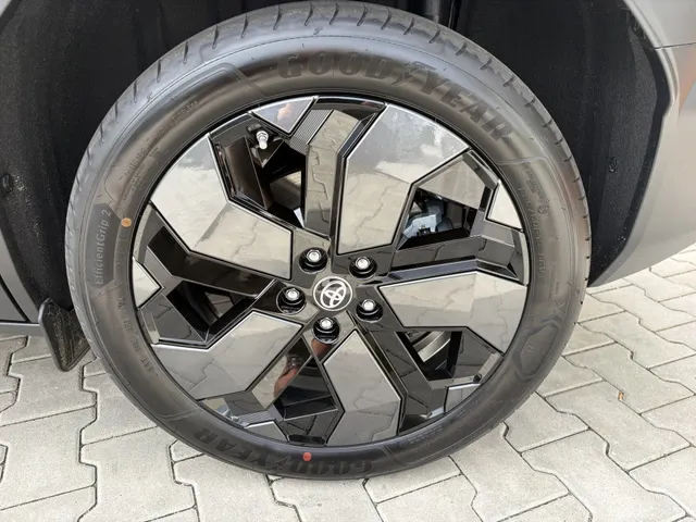Toyota Urban Cruiser Executive 61 kWh