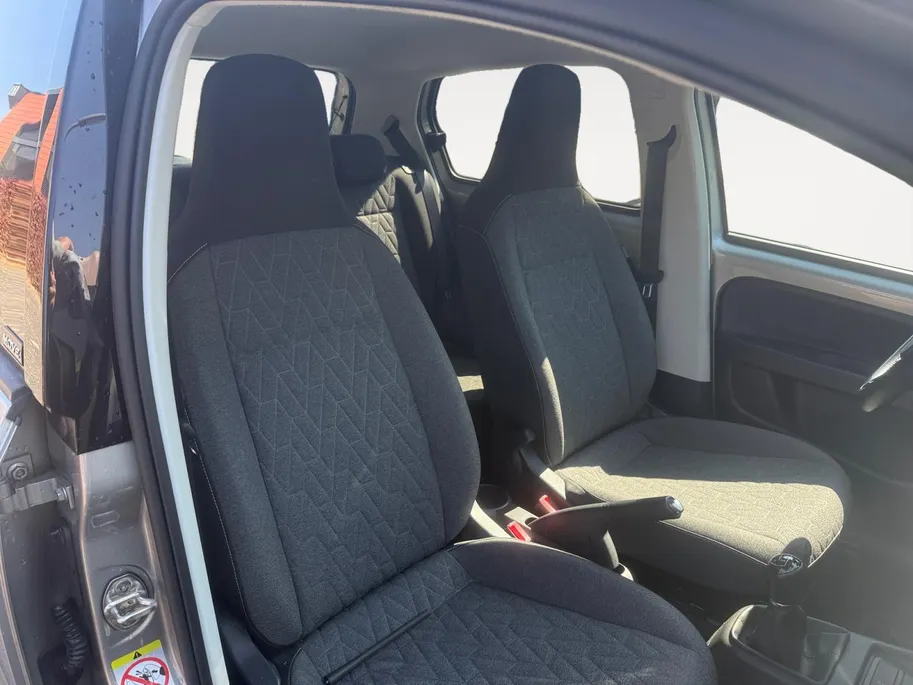 Volkswagen up! 1.0 | Camera | Parkeersensoren | Climate Control | Cruise Control | DAB | Stuurbediening | Bluetooth | Goed Onderhouden