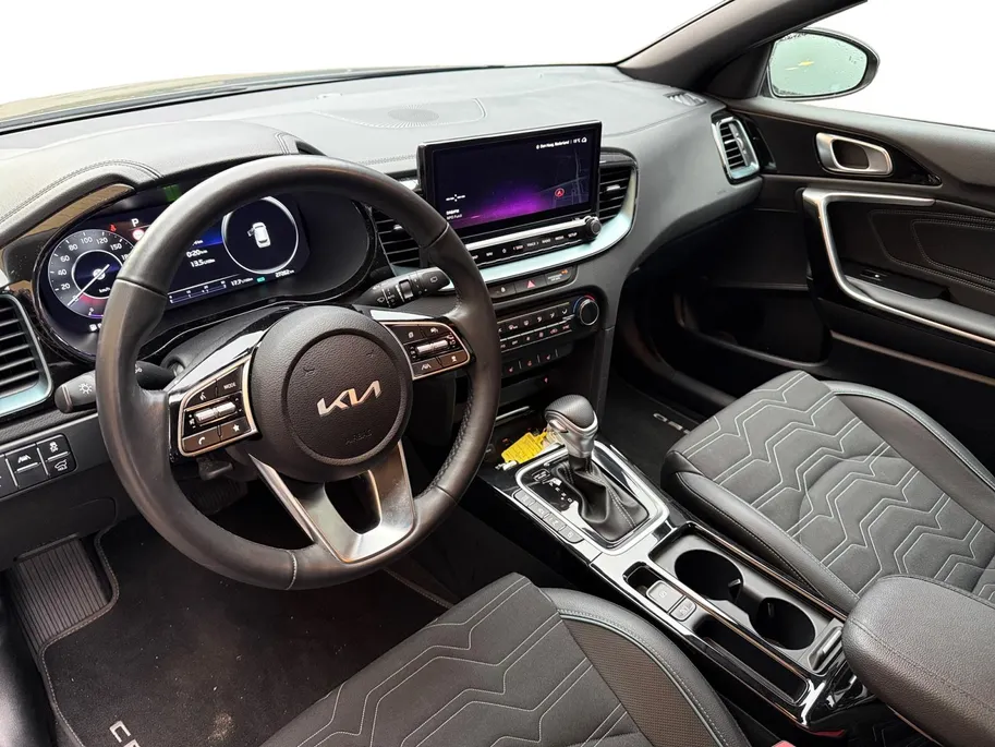 Kia Ceed Sportswagon 1.0 T-GDi MHEV Design Edition Automaat |  Cruise control Adaptief  | Camera| Stoelverwarming | Carplay & Android Auto | Fabrieksgarantie t/m 15-3-2032 +3x 1 jaar* | NAP