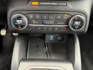 Ford Focus 1.0 EcoBoost Hybrid ST Line Style | Dealer onderhouden | NL auto | Winter pack | Cruise control | Parkeersensoren voor en achter | Achteruitrijcamera | Draadloos opladen mobiel | Apple carplay & Android auto | Keyless entry | Privacy glas | Bovag garantie