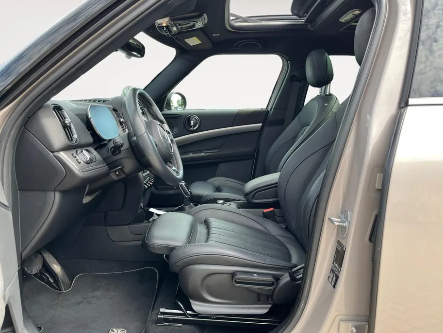 MINI Countryman 1.5 Cooper MINI Yours |achteruitrijcamera| Extra getint glas |Cruise control adaptief| Comfortstoel(en)| Lederen bekleding| 12 maanden Bovag Garantie|