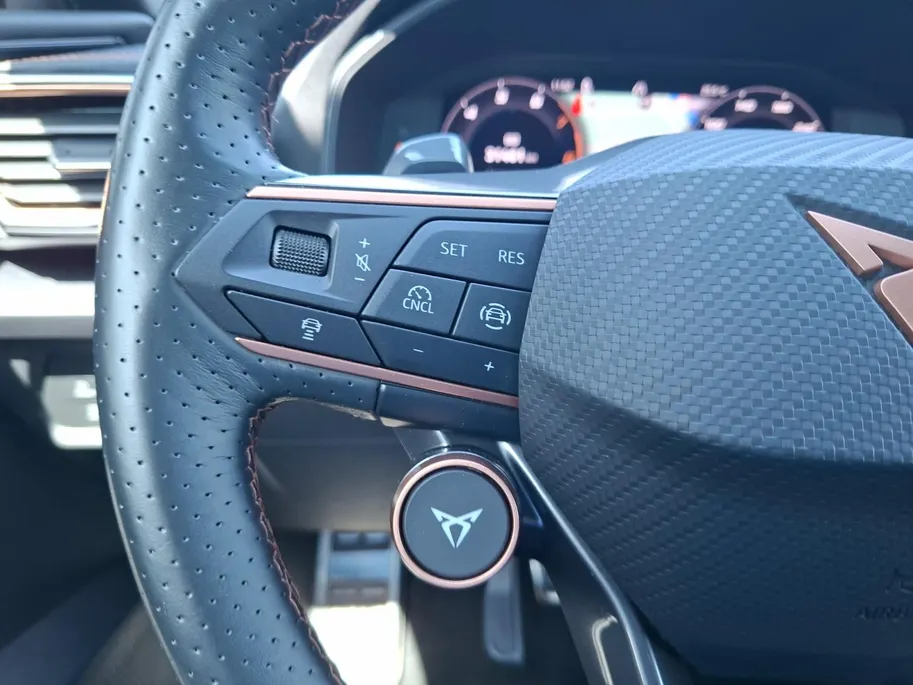 CUPRA Leon 1.5 TSI e-Hybrid PHEV Essential | 99% SOH| Led Koplampen | Apple/Android Carplay | Keyless | Half leder | Stoel/Stuurverwarming | Digital Cockpit | Fabrieksgarantie! |