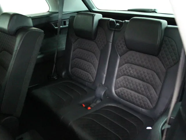 Škoda Kodiaq 1.5 TSI Business Edition DSG 7-Persoons Navigatie | Parkeercamera | 18' Velgen | Trekhaak