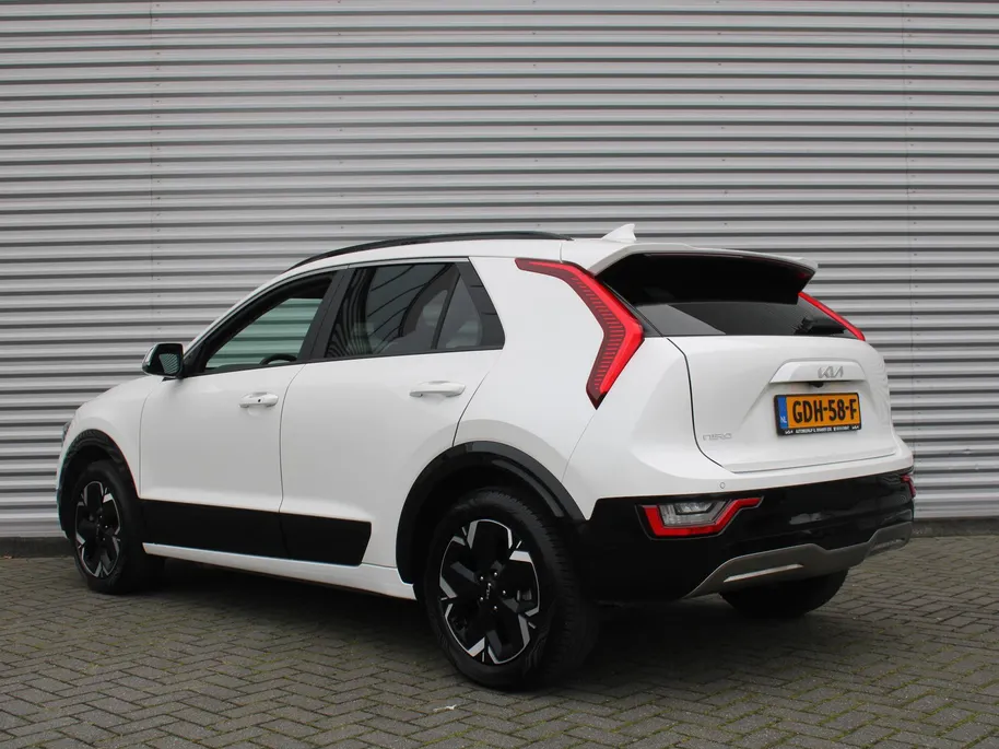 Kia Niro EV Edition Advanced 64.8 kWh | Stuur-/stoelverwarming | Elektr. stoelverstelling | Camera | Cruise adapt. | 17'LM | Clima | 17% bijtelling |