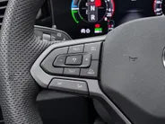 Volkswagen Tiguan 1.5 272pk DSG eHybrid R-Line Edition · Panoramadak · Wegklapbare Trekhaak · Head-Up · Apple/Android Car Play · IQ.Light · 20'' Inch · Garantie t/m 22-04-2030 of 100.000km