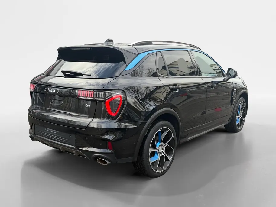 Lynk & Co 01 1.5 Apple Carplay/Android Auto , stoelverwarming , panoramadak , navigatiesysteem full map , camera 360 , elektrisch verstelb. bestuurdersstoel met geheugen , elektrisch bedienbare achterklep ,                                               lichtmetalen ve